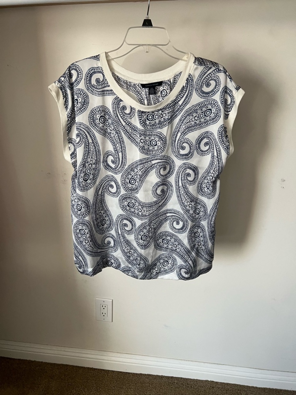 Tommy Hilfiger women White and Navy Paisley Short Sleeve Tee
